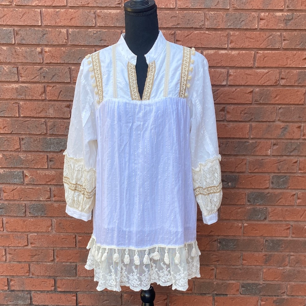 Tru Luxe Boho White & Cream Lace Tassel Tunic Top M